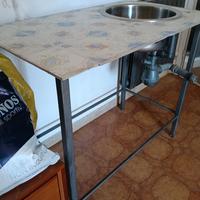 Lavandino con struttura mobile