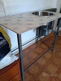 Lavandino con struttura mobile