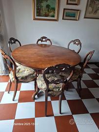 tavolo e sedie antichi