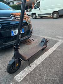 Monopattino elettrico Xiaomi - pari al nuovo