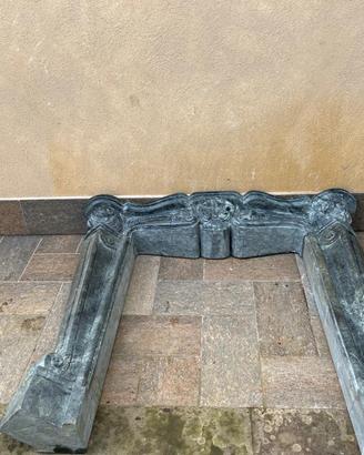 Cornice in marmo antico per camino