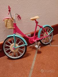 Bicicletta Barbie con casco