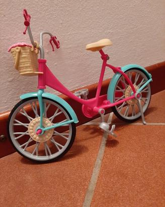 Bicicletta Barbie con casco