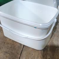 cesto in plastica co coperchio 