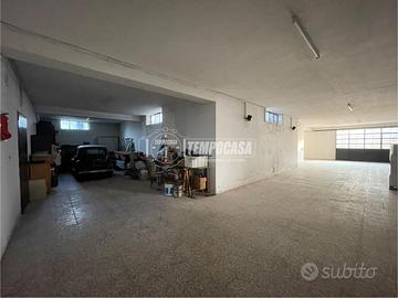 Magazzino a Lentate sul Seveso Via Padova 3 locali