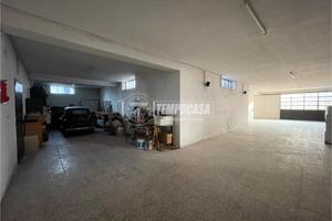 Magazzino a Lentate sul Seveso Via Padova 3 locali