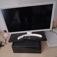 tv piccola bianca per camerA