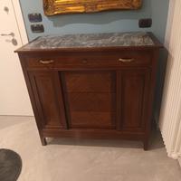 Elegante Mobile in Legno Massello - Stile Classico