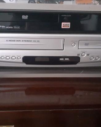lettor,e registratore vhf e dvd.