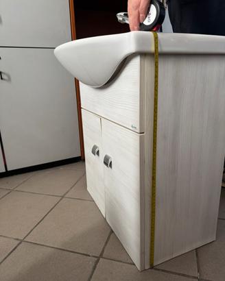 Mobile bagno con lavandino