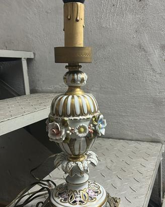 Lume da tavolo in porcellana di Capidimonte
