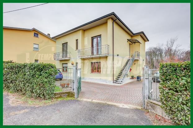 VILLA BIFAMILIARE COMPLETAMENTE RISTRUTTURATA NELL