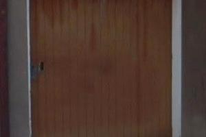 Garage piano terra con finestra