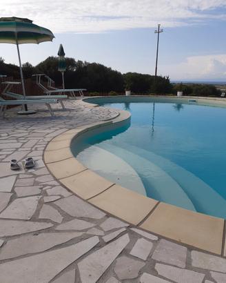 Casa con giardino e piscina