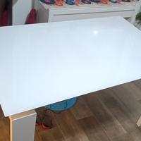 tavolo allungabile laccato con piano in vetro 