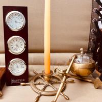 Oggetti Nautica:lampada ad olio,candeliere, meteo.