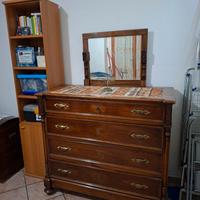 cassettiera in legno massello con specchiera 