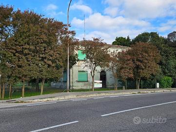 PORZIONE DI TRIFAMILIARE A RUSSI