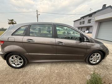 Mercedes classe B 200 ADATTA PER NEOPATENTATI