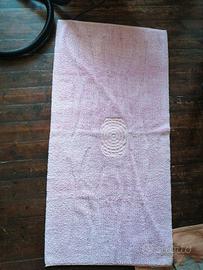 Tappeto rosa da bagno