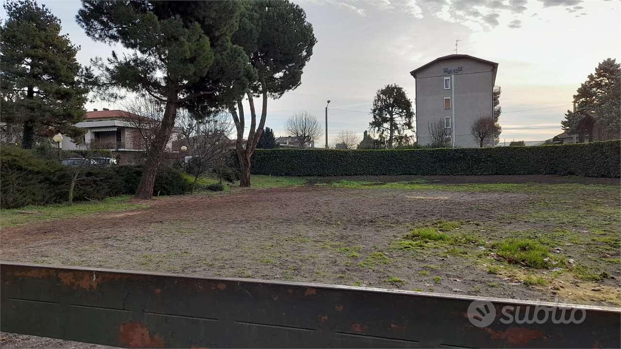 CARUGO vendiamo TERRENO RESIDENZIALE Mq 1400 - View 2