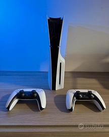 PlayStation 5 slim con due pad