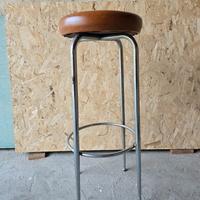 Sgabello tipo bar alto