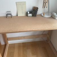 Scrivania e sedia ufficio