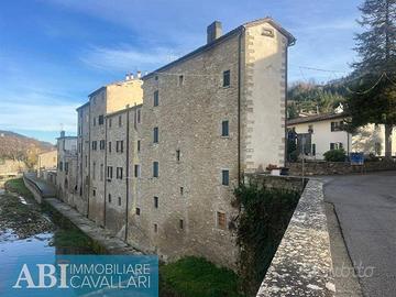 Casa indipendente di 200 m² con più di 5 locali a 