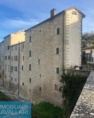 Casa indipendente di 200 m² con più di 5 locali a 