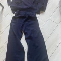Completo blu maglia e pantaloni