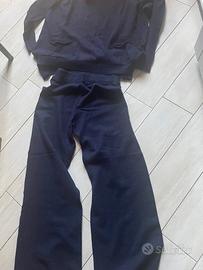 Completo blu maglia e pantaloni