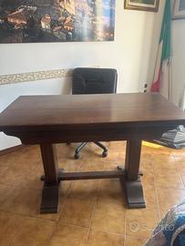 Scrivania con plotrona