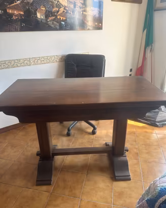 Scrivania con plotrona