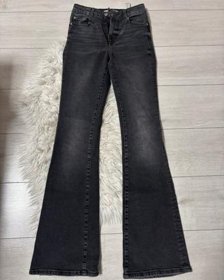 Pantaloni a zampa, Zara