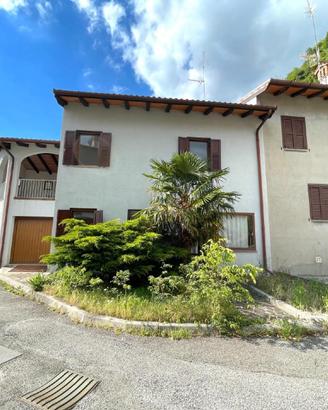 CASA DI TESTA TRICAMERE CON TERRAZZA COPERTA E ...
