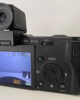 RICOH CAPLIO GX100. Sensore CCD 10,1 - 3349 scatti