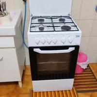 Cucinotto Beko con 4 fuochi e forno elettrico
