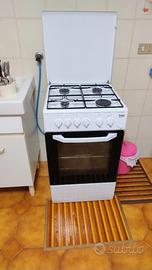 Cucinotto Beko con 4 fuochi e forno elettrico