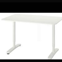 Scrivania bianca moderna