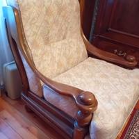 Poltrona e divano in legno 