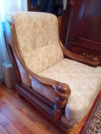 Poltrona e divano in legno 