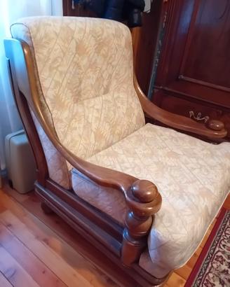 Poltrona e divano in legno 