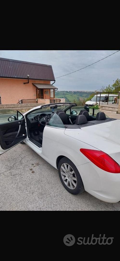 Peugeot e-308
