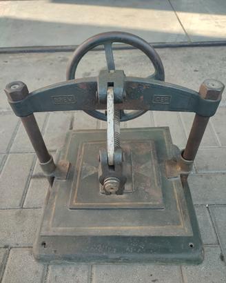 pressa manuale vintage legatoria