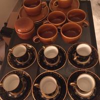 Servizio completo di tazze da the' e da caffè