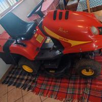 Trattorino taglia erba