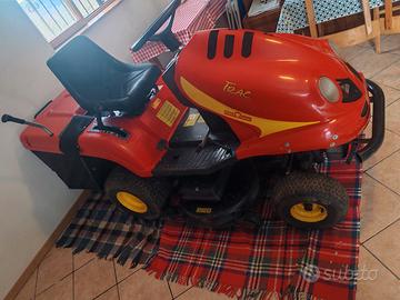 Trattorino taglia erba