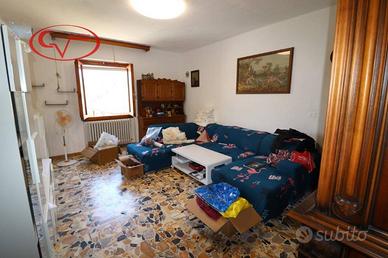 Appartamento di 150 m² con più di 5 locali e box a