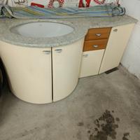 mobile sospeso da bagno con lavabo